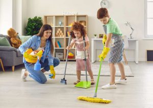 ניקיון הבית: כך משאירים את הבית נקי ומבריק גם כשיש ילדים