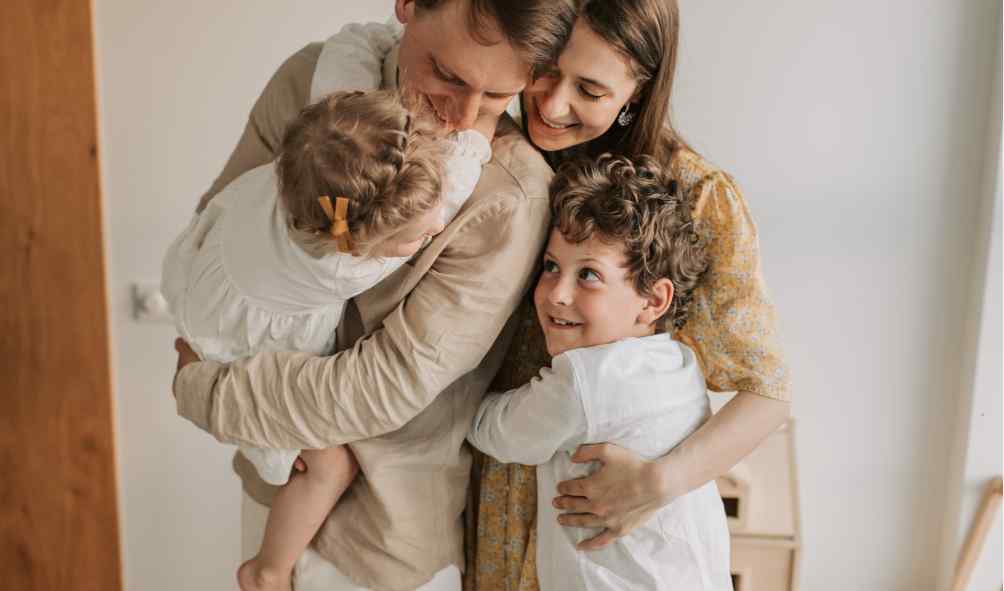 איך לגדל ילדים מאושרים