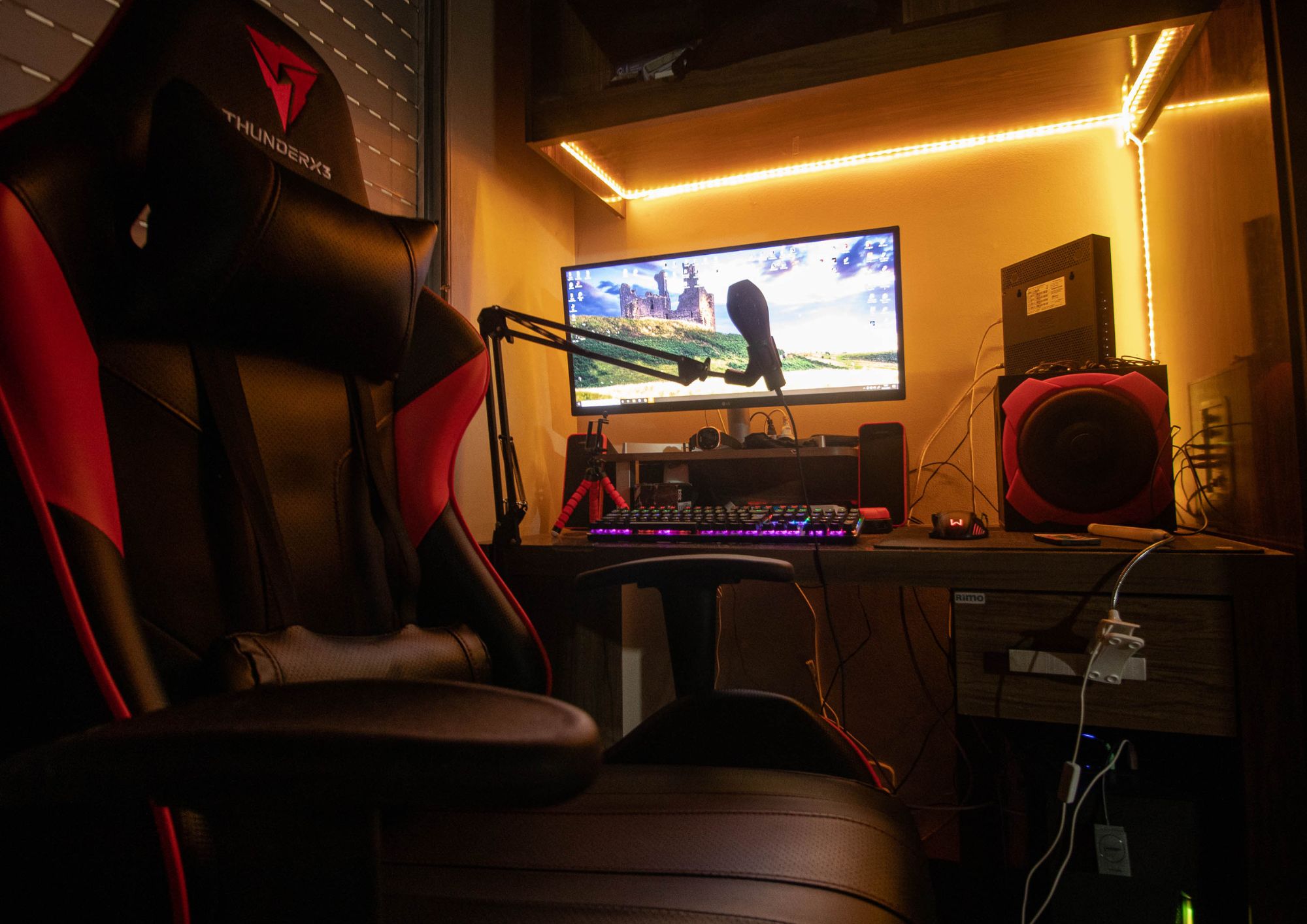 איך לשבת נכון מול מחשב